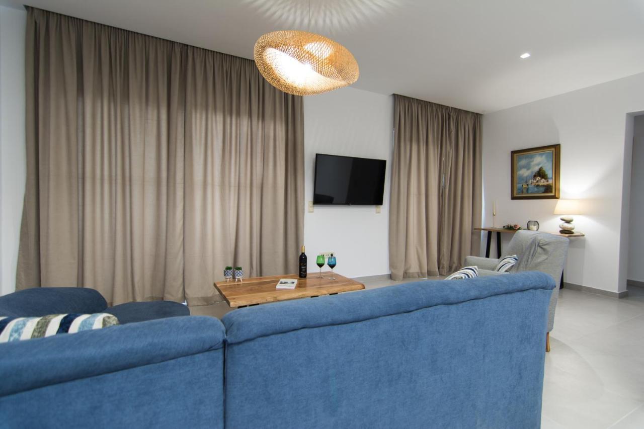 Casa Di Prios Brand New Renovated Villa In Гувес Екстериор снимка